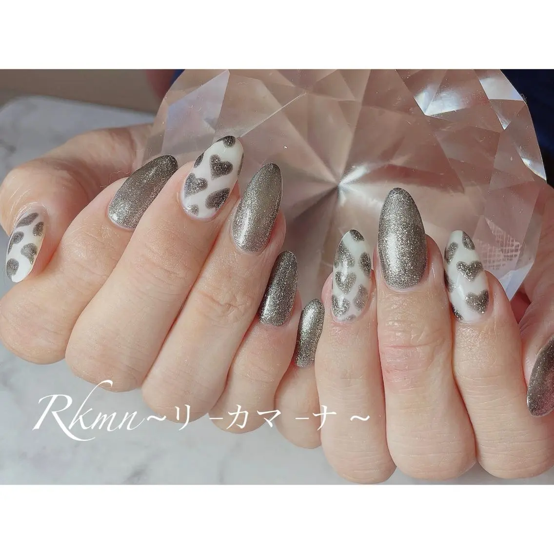 ネイル アートネイル ハート キラキラネイル ラメ(グリッター) シルバー ハンドネイル フットネイル ハンドケア Rkmn ~リ-カマ-ナ~のネイルデザイン