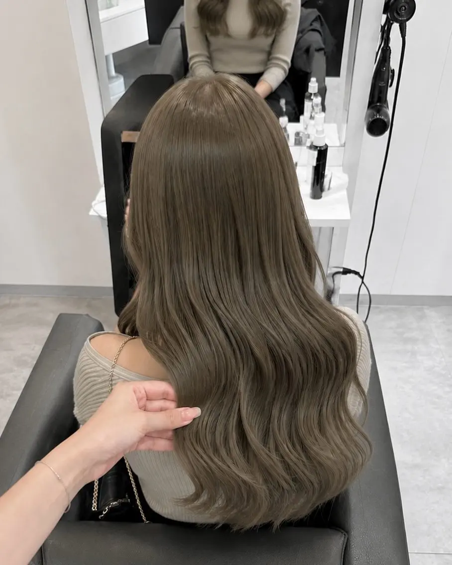 ロング カラー ベージュカラー ブリーチ 透明感カラー オリーブベージュ KAEDE/Elsa /ブリーチカラーのヘアスタイル
