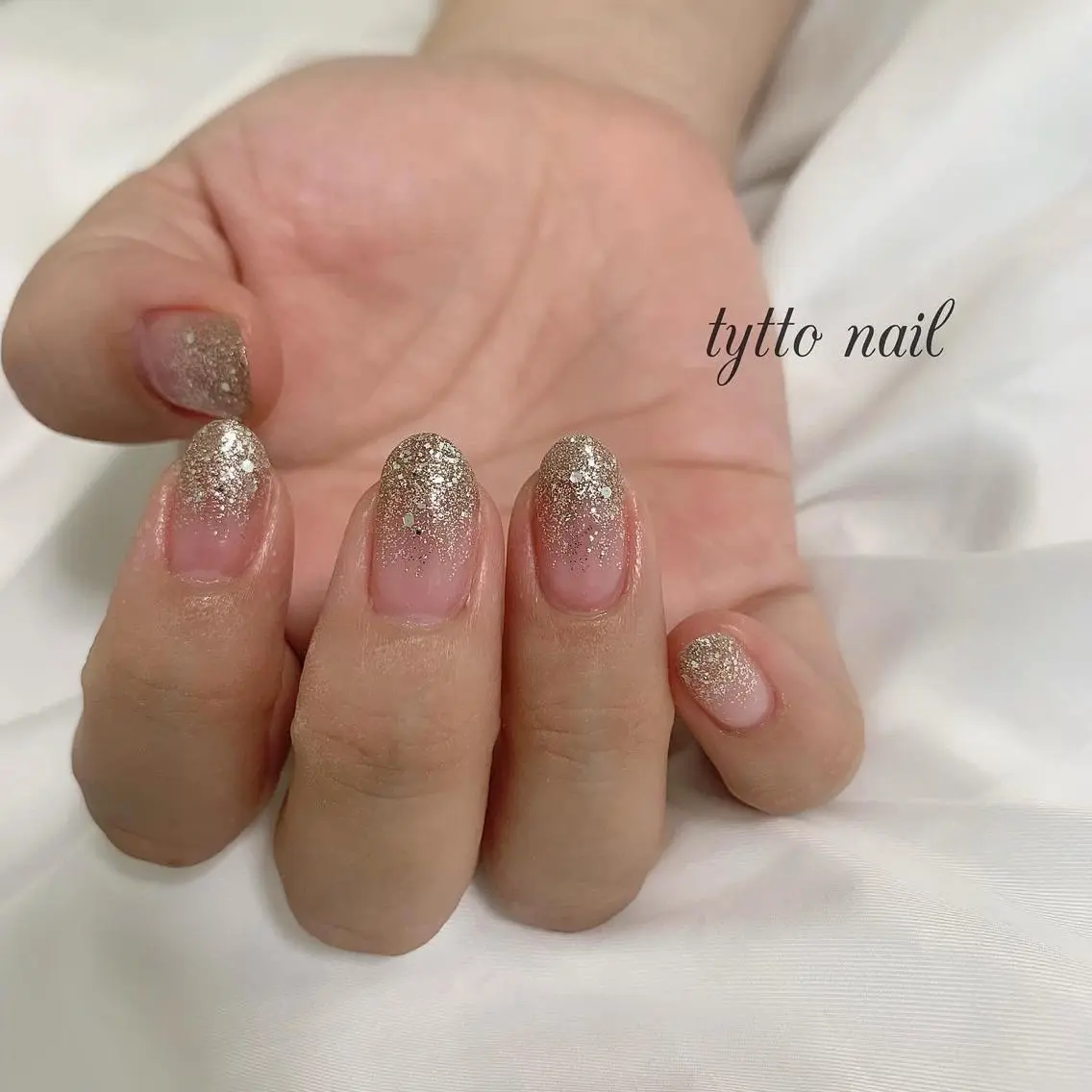 ネイル グラデーション ラメ(グリッター) ラメグラデーション オフィスネイル シンプルネイル ハンドネイル tytto nail ❤︎‪‪eri‪‪のネイルデザイン