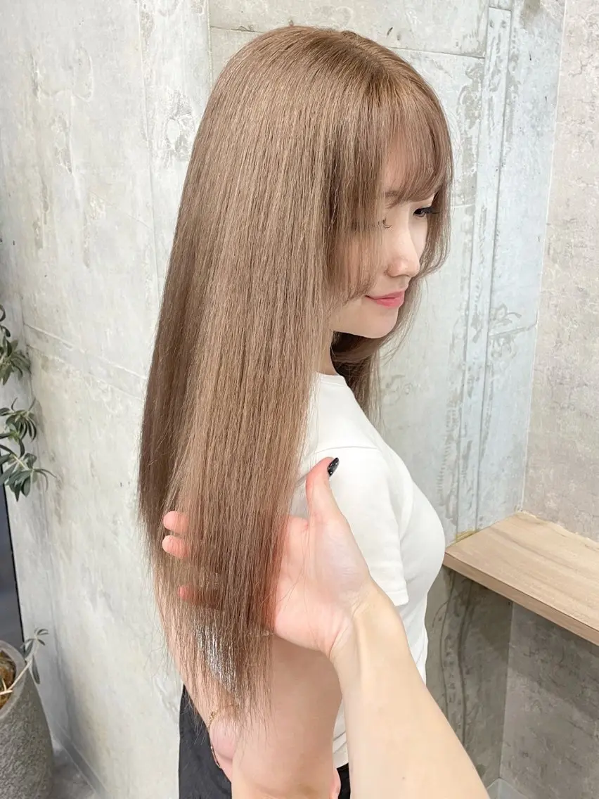 セミロング カラー ベージュカラー ブリーチ ケアブリーチ ミルクティーベージュ ヘアカラー ブリーチ/ベージュ 💕/momoaのヘアスタイル