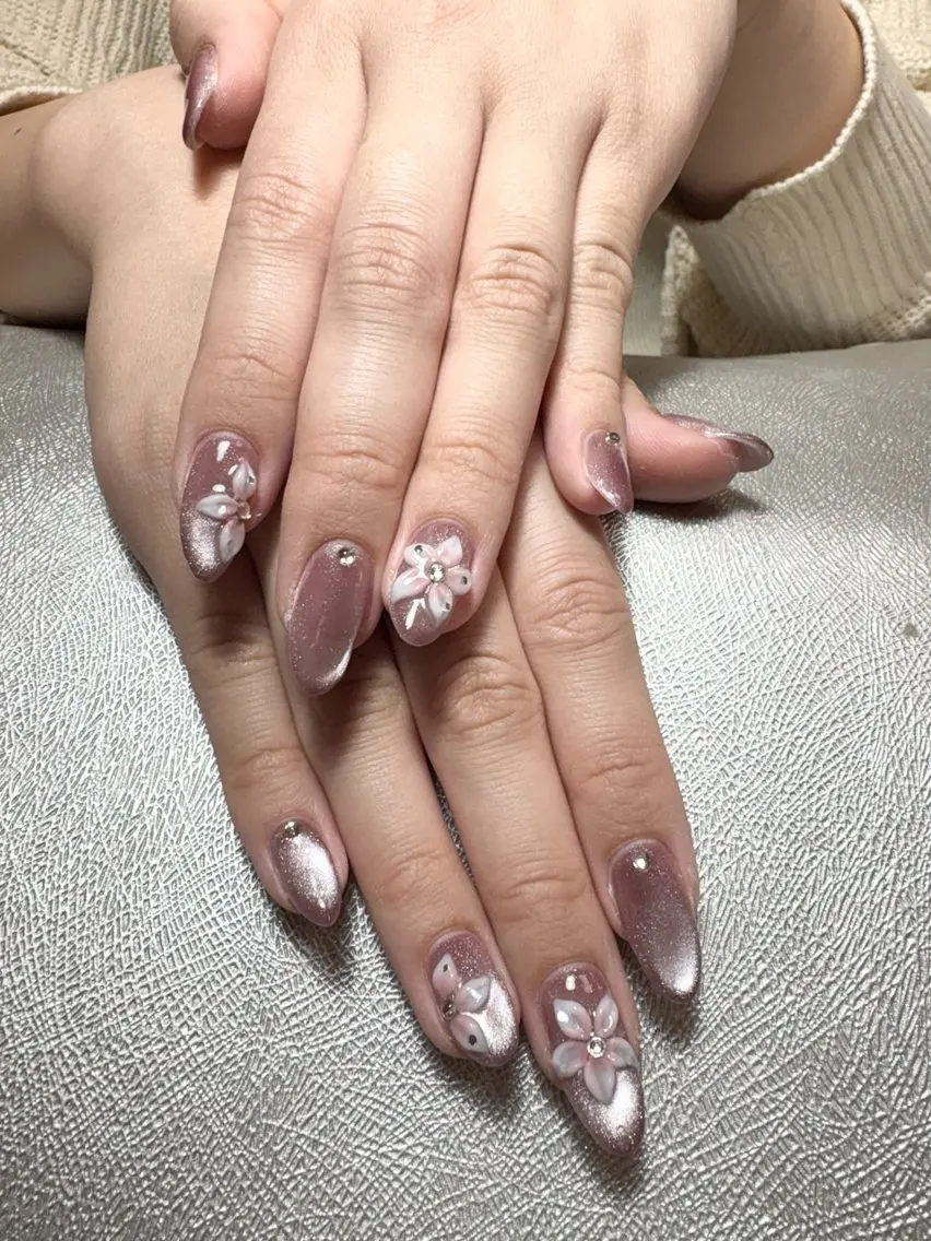 ネイル フラワーネイル マグネットネイル 持ち込み ハンドネイル ✨韓国✨nail salonLumieのネイルデザイン
