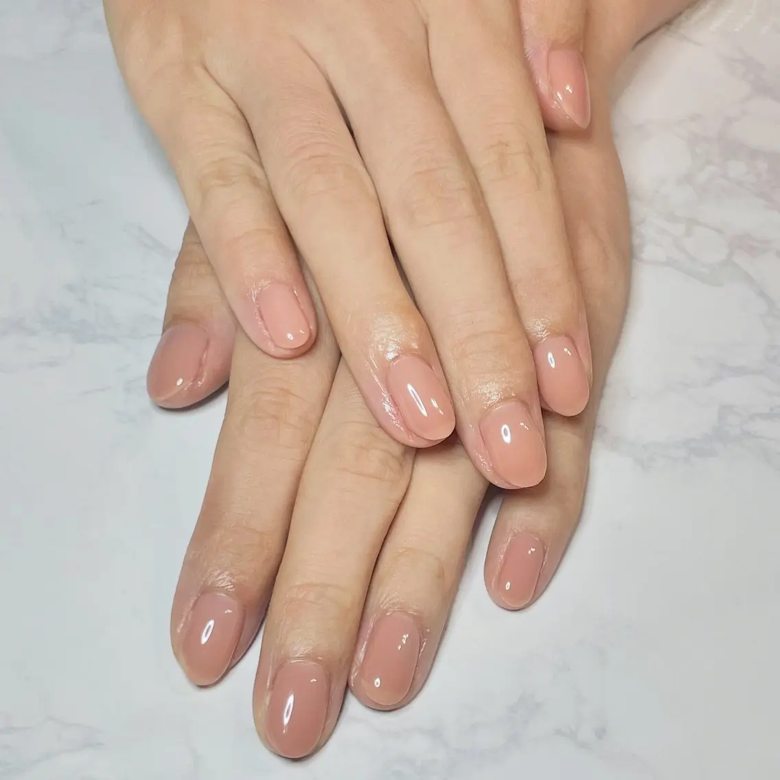 ネイル オフィスネイル ワンカラーネイル シンプルネイル ホワイト Elm beauty salonのネイルデザイン
