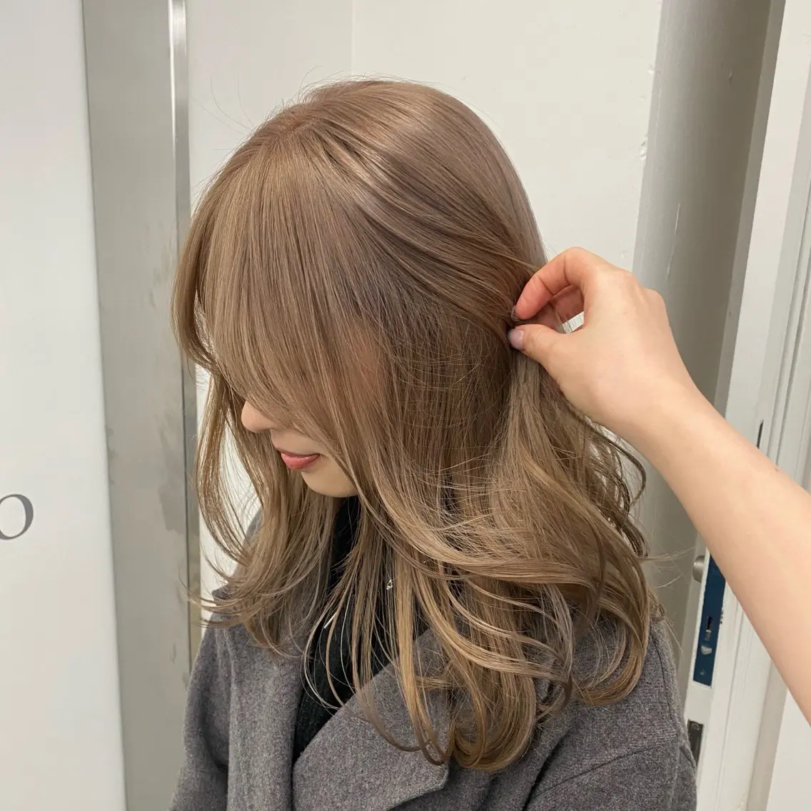 ミディアム カラー ブリーチ 韓国風ヘア レイヤーカット 江坂トレンド韓国風 髪質改善shinoのヘアスタイル