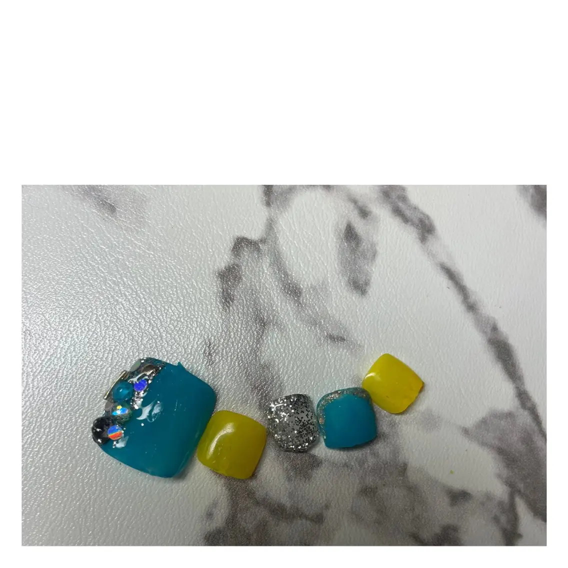 ネイル シルバー 黄色 NAIL★M 真紀のネイルデザイン