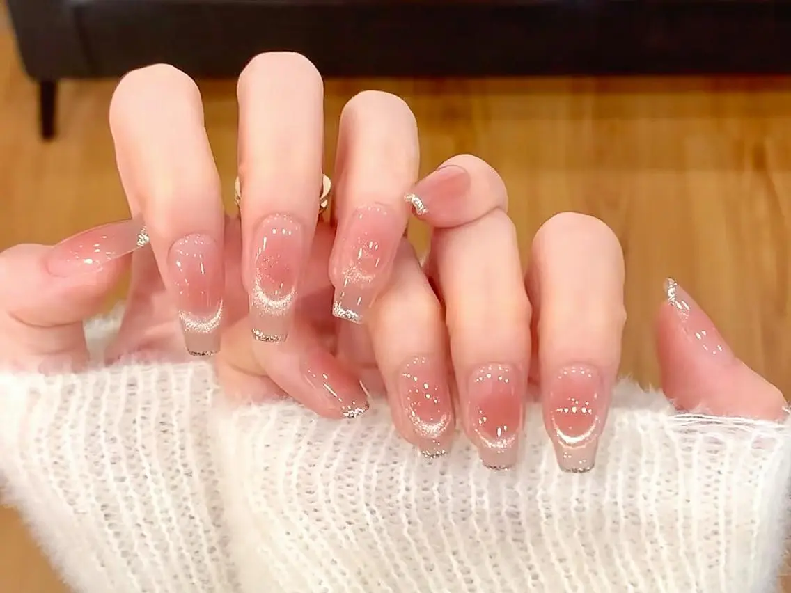 ネイル ガーリー ハート ホログラムネイル ミディアムネイル ワンカラーネイル ハンドネイル ハンドケア 🎀Momo 🎀のネイルデザイン