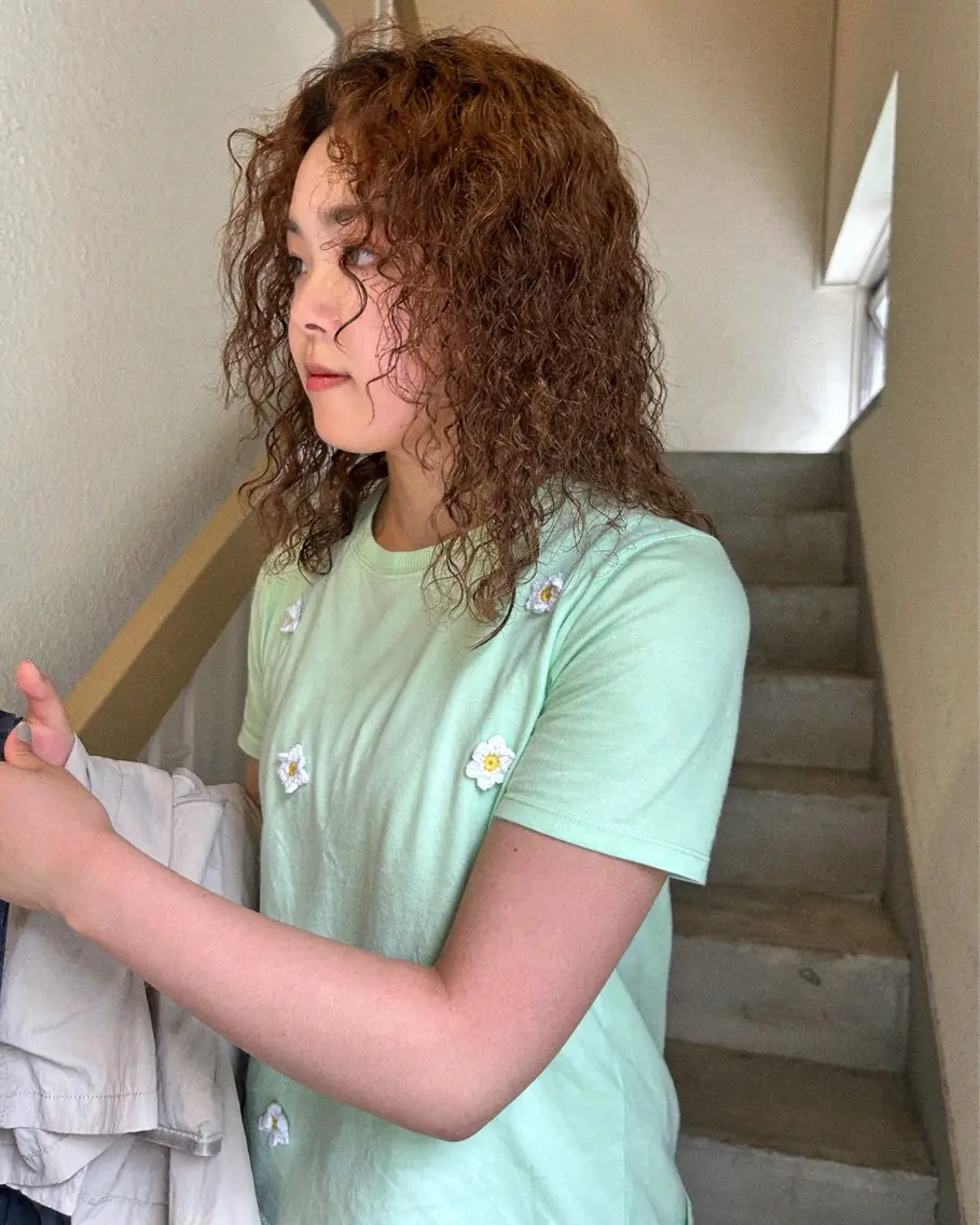 ミディアム 薄暮 マツイ　レンのヘアスタイル