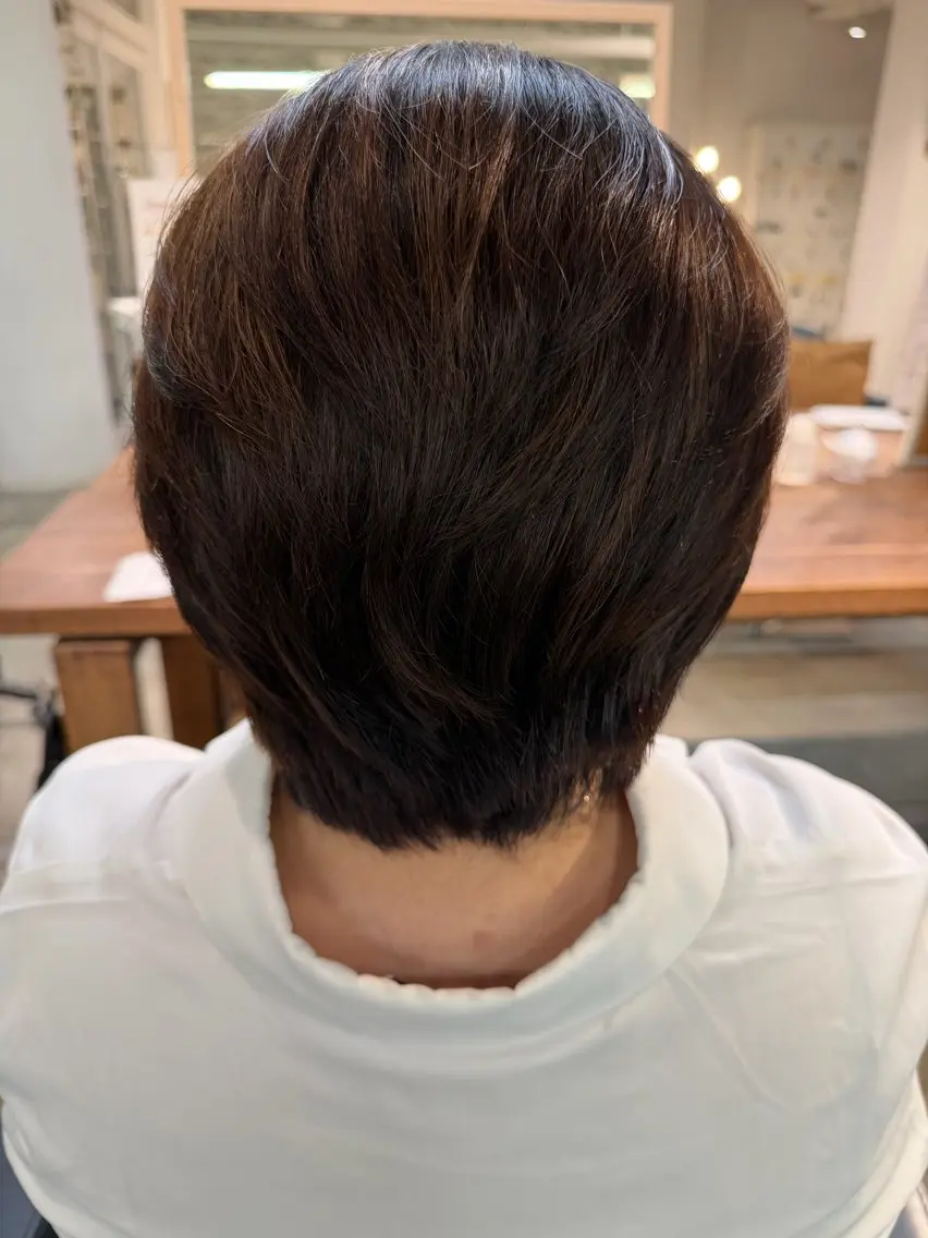 ショート 辻村 はなのヘアスタイル