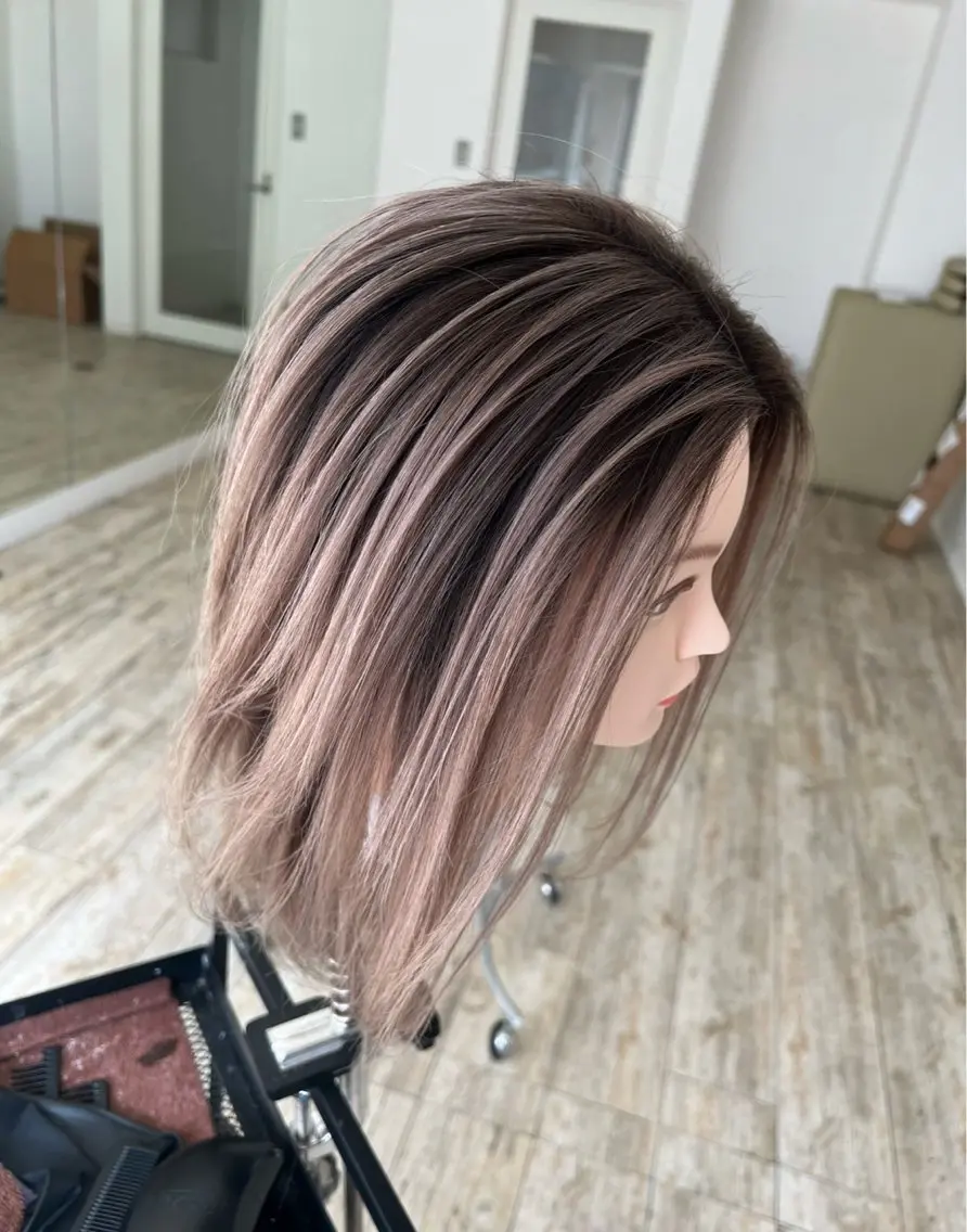 ミディアム カラー バレイヤージュ ベージュカラー ホワイトベージュ レイヤーカット 指名数No.1 /NAOYAのヘアスタイル