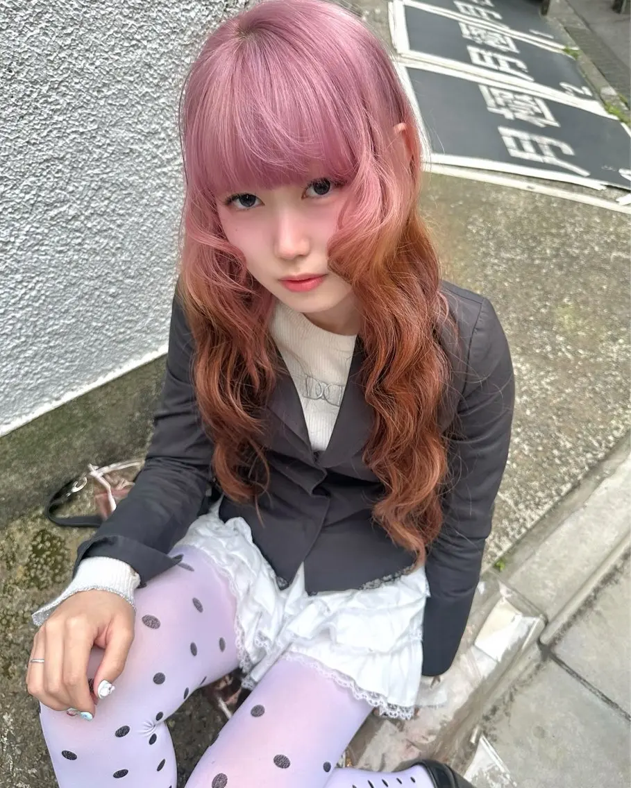 ロング カラー ブリーチ ケアブリーチ ハイトーンカラー ピンクカラー ヘアカラー トリートメント ピンクカラー/カラー 新宿美容室🎀のヘアスタイル