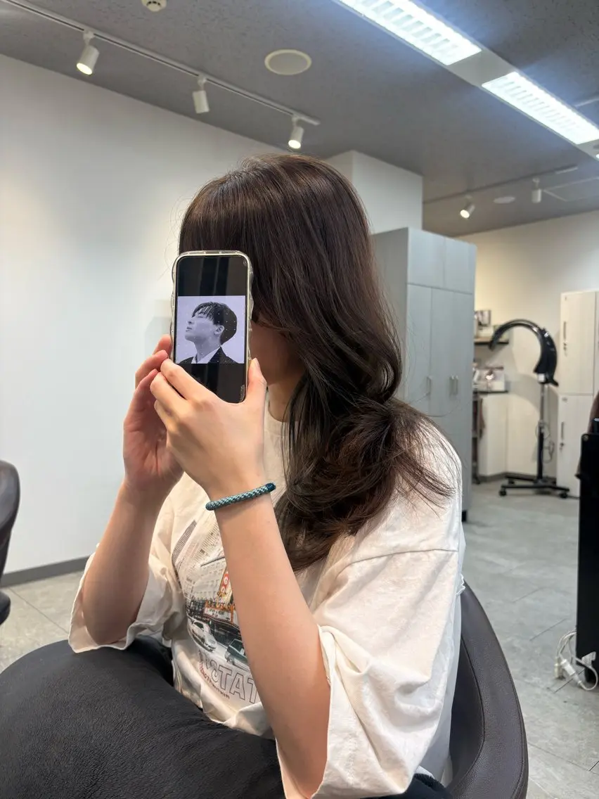 セミロング レイヤーカット 六本木🫧マツエク 望月彩音のヘアスタイル