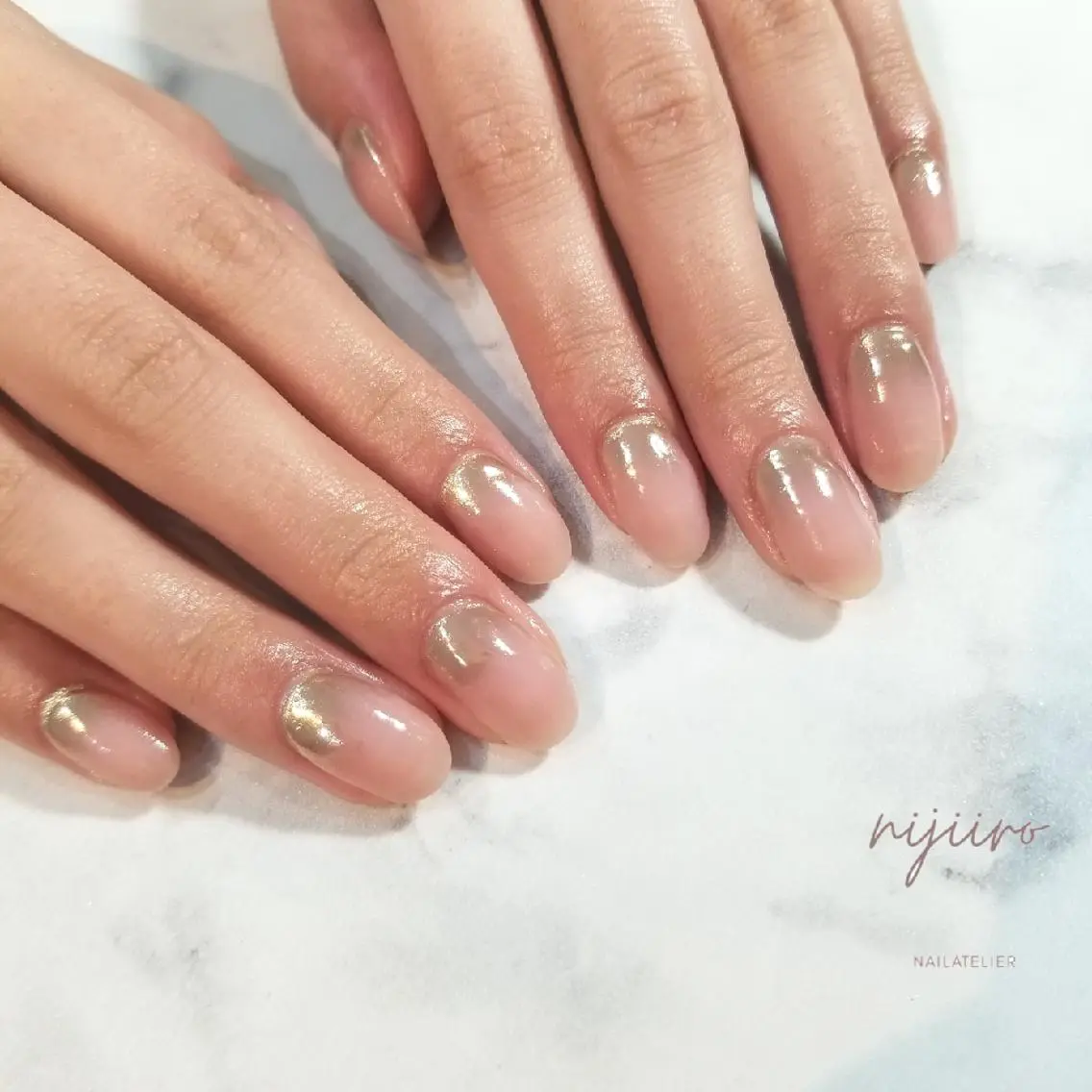 ネイル グラデーション ミラーネイル ハンドネイル nijiiro🌈 サトウのネイルデザイン