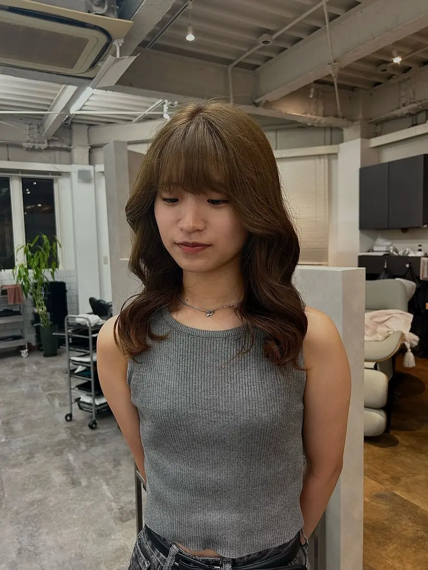 カラー ユイ コハルのヘアスタイル