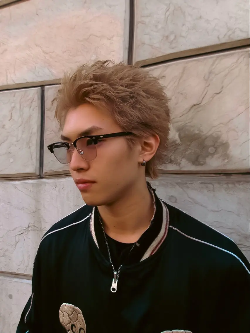 カラー メンズ メンズハイトーン ベージュカラー ダブルカラー ハイトーンカラー カット パーマ 中嶋 流生のヘアスタイル