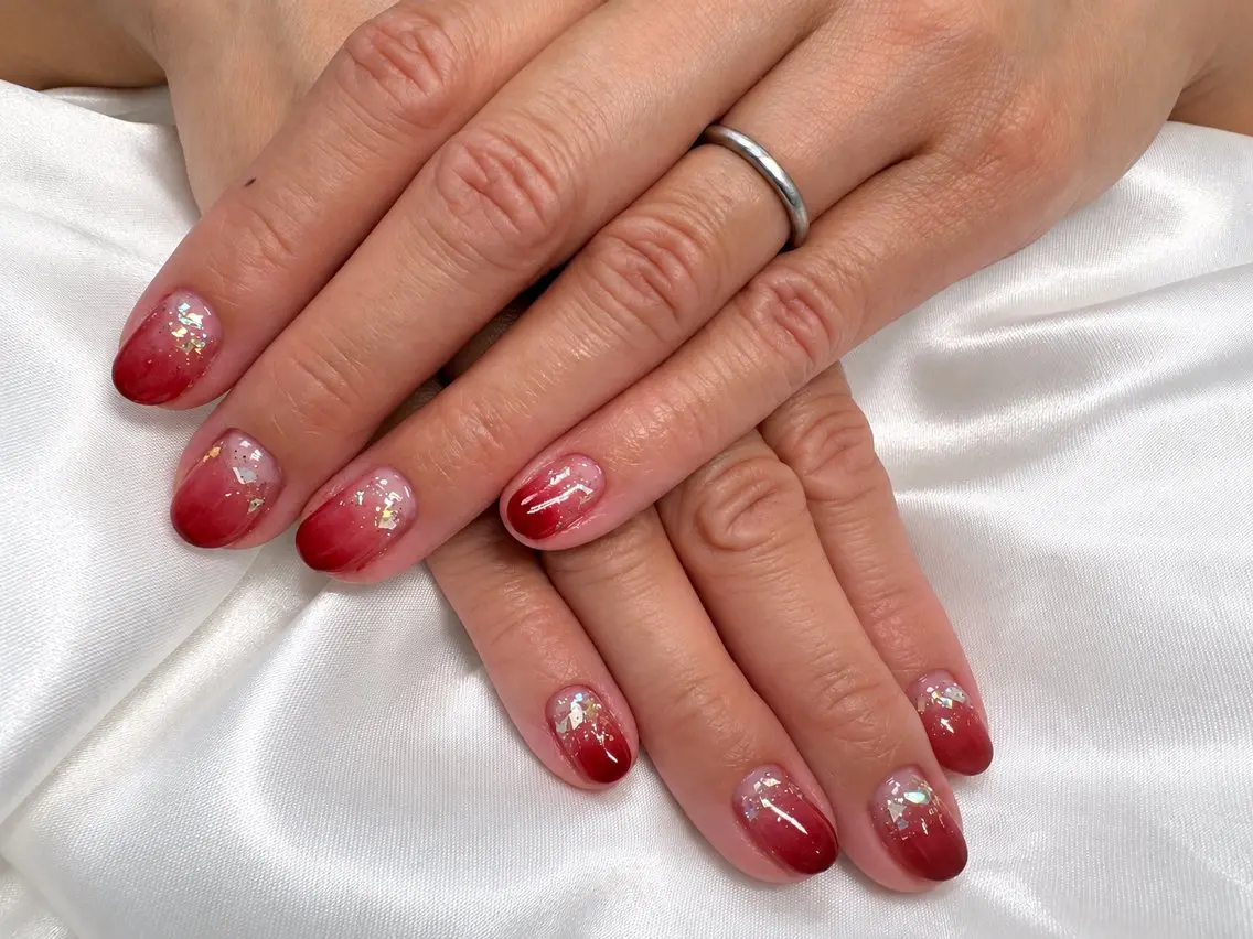 ネイル ボルドー グラデーション ラメ(グリッター) VI NAILのネイルデザイン