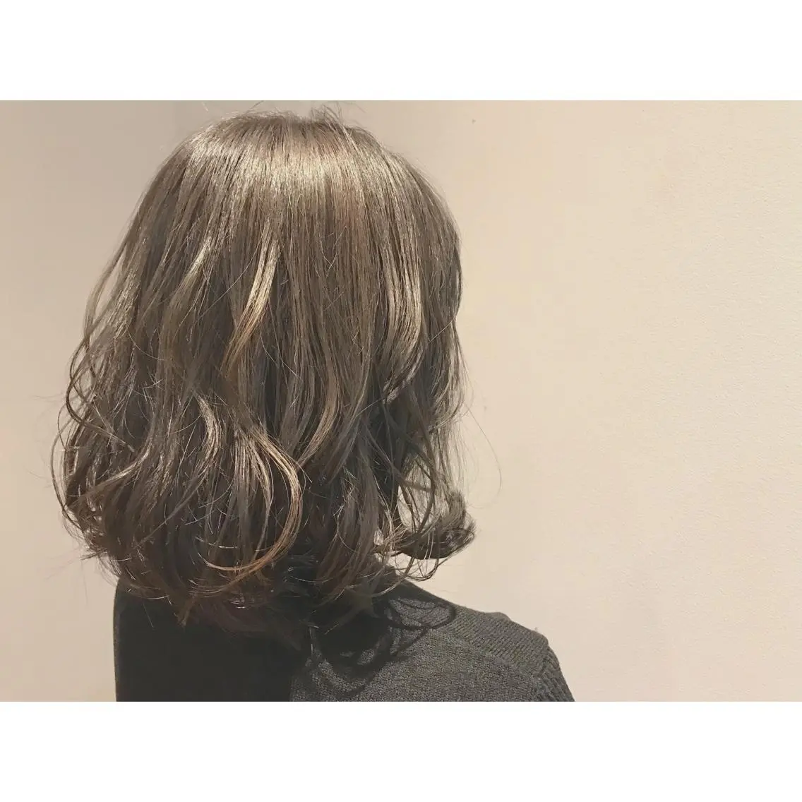 ミディアム カラー アッシュ ブルーカラー ブルージュ グレージュ なかにし まゆみのヘアスタイル