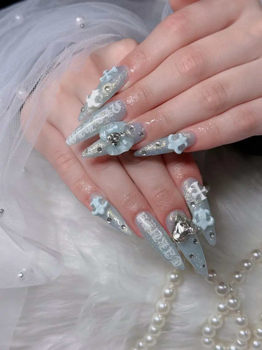 ネイル オーロラネイル フレンチネイル ジェルネイル ハロウィン キラキラネイル H.baby Nail Salonのネイルデザイン