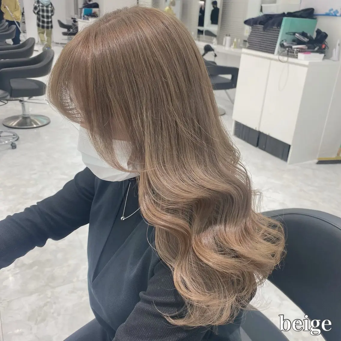 セミロング カラー ヘアアレンジ 🫧モテる💗ダメー ジレスハイトーン🫧のヘアスタイル