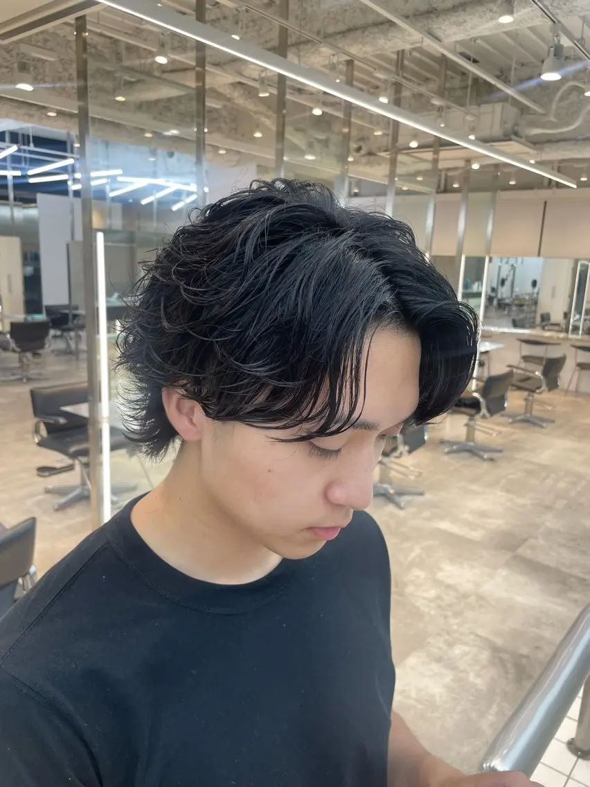 ミディアム パーマ メンズ ミディアムパーマ フェザーパーマ メンズパーマ 神山 哲のヘアスタイル