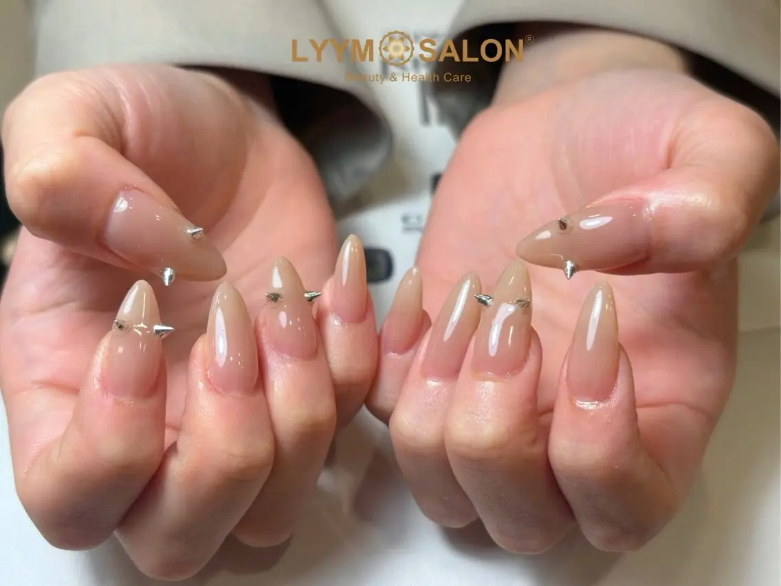 ネイル 韓国ネイル シルバー シンプルネイル ハンドネイル ハンドケア LYYM Salonのネイルデザイン