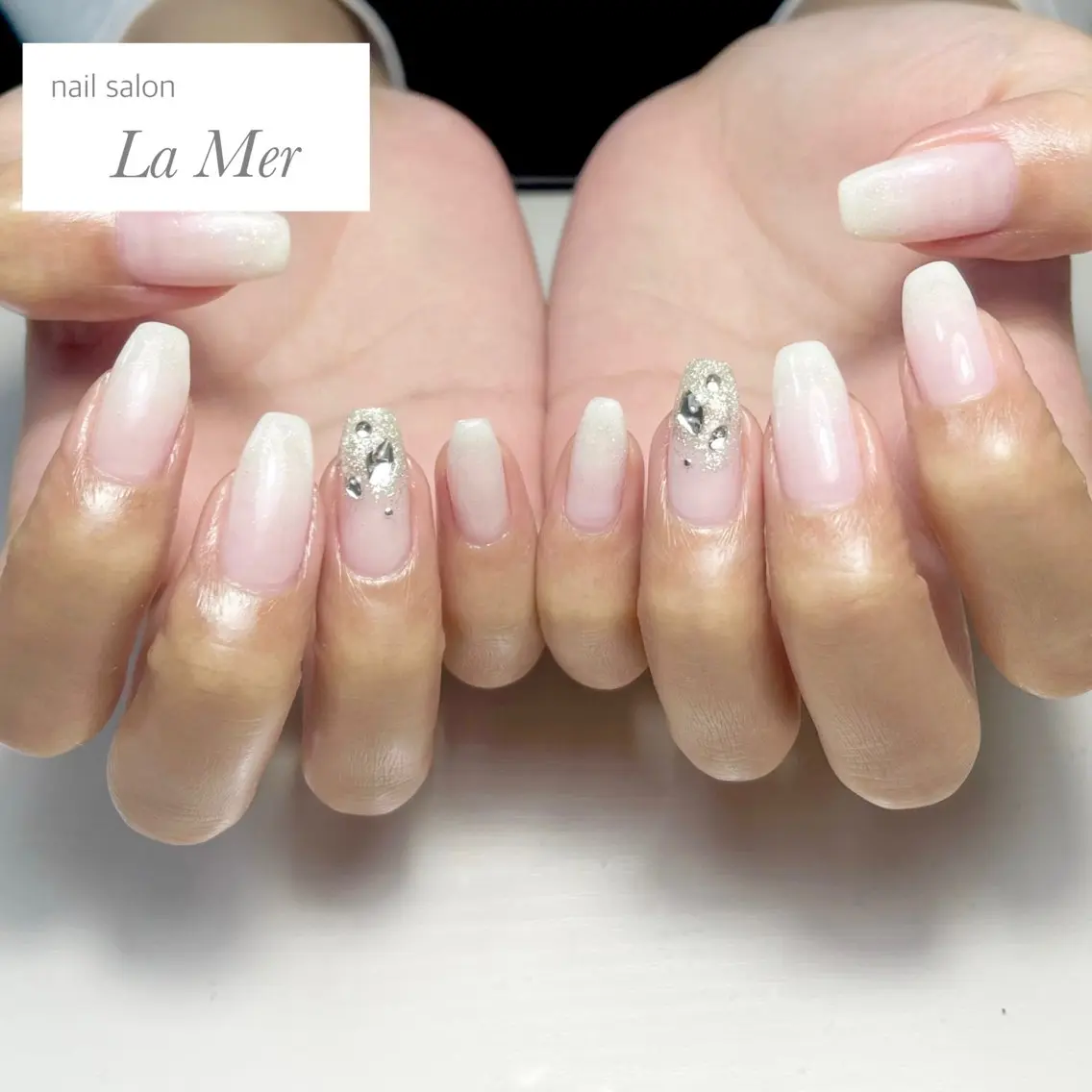 ネイル グラデーション ラメ(グリッター) ラメグラデーション シルバー シンプルネイル ハンドネイル nailsalon La Merのネイルデザイン
