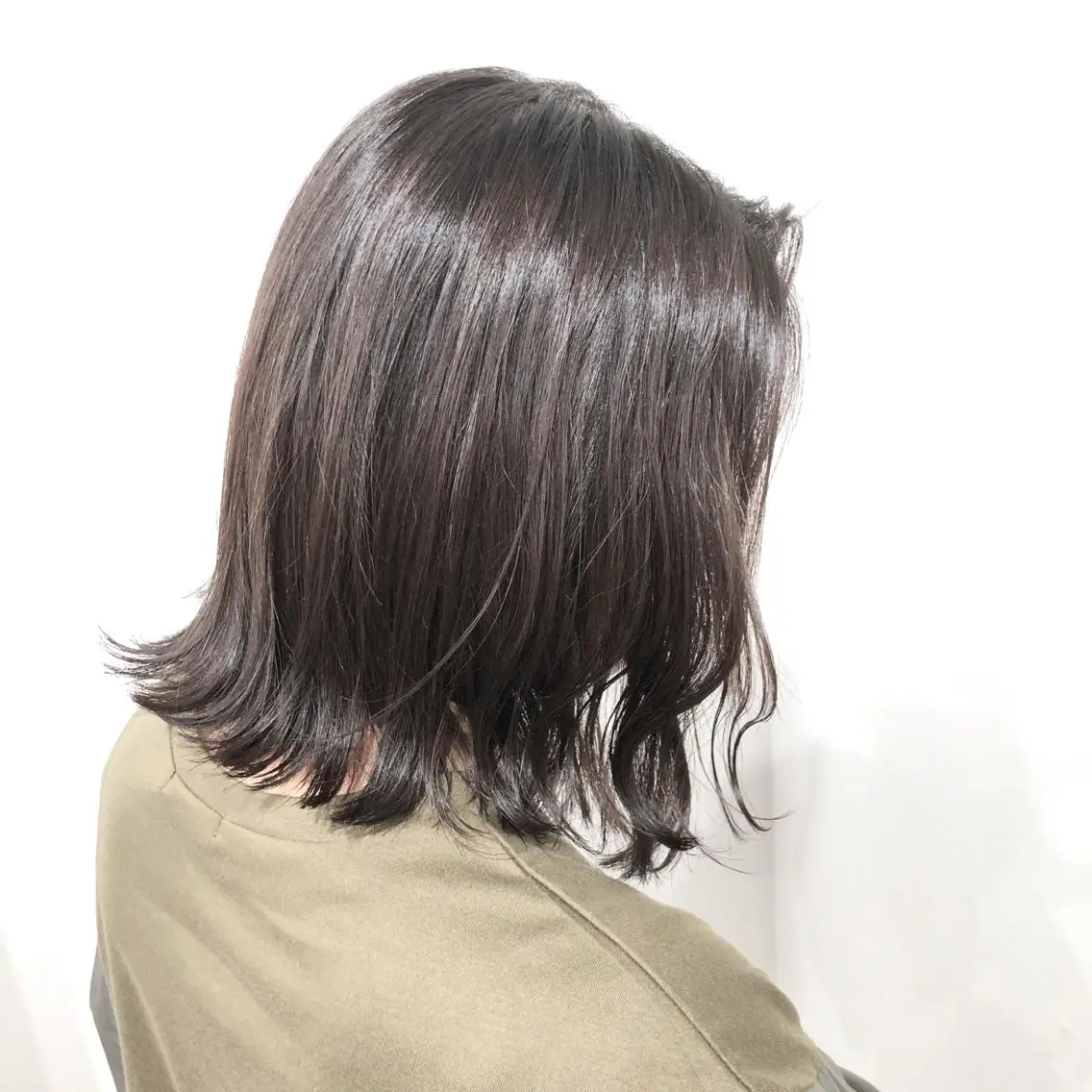 ショート カラー アッシュ ボブ 外ハネヘア カット ヘアカラー トリートメント Le/a谷町 野上幹太のヘアスタイル