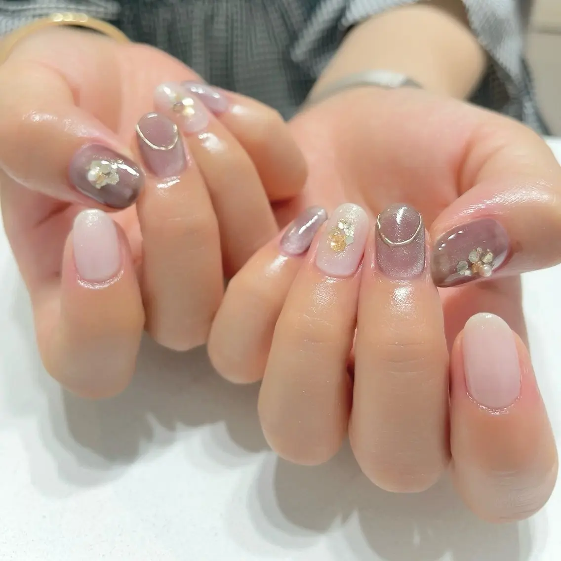 ネイル ブラウン ジェルネイル ゴールド ラメ(グリッター) ミラーネイル kiu nailsalonのネイルデザイン
