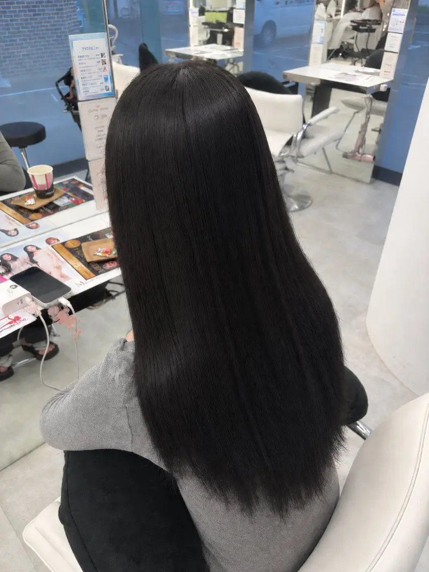 ロング ヘアカラー トリートメント 🪽透明感カラー/ 𝗬𝗨𝗜🩵のヘアスタイル