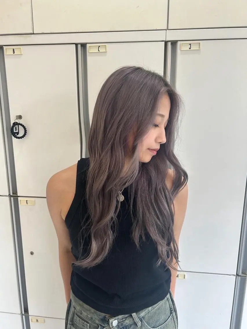 ロング カラー ブリーチ ラベンダーカラー シルバー ブリーチなしwカラー /艶カラー/oukaのヘアスタイル