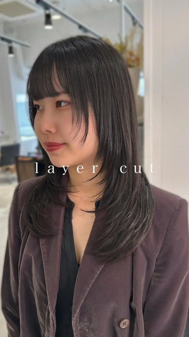 セミロング 顔まわりレイヤー レイヤーカット hair shioのヘアスタイル