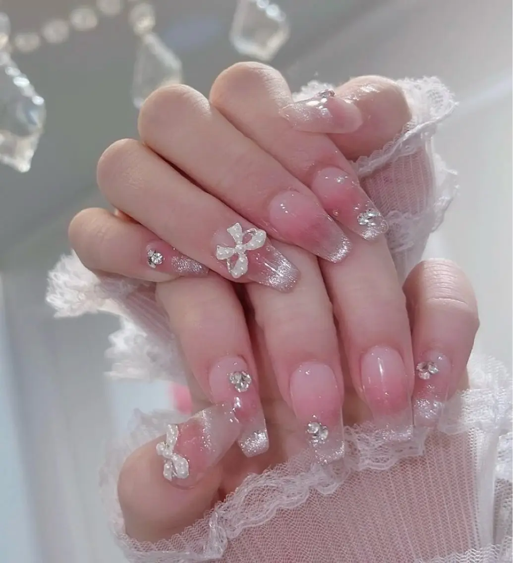 ネイル マグネットネイル ミラーネイル ピンク ネイルチップ 冬ネイル Lee Nailsのネイルデザイン