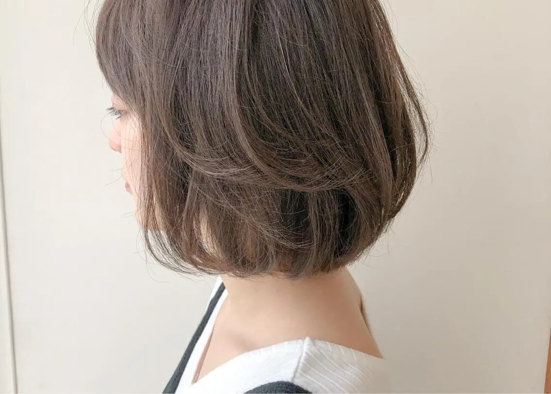 ショート カラー ネイル ボブ レイヤーカット 中山 天地のヘアスタイル