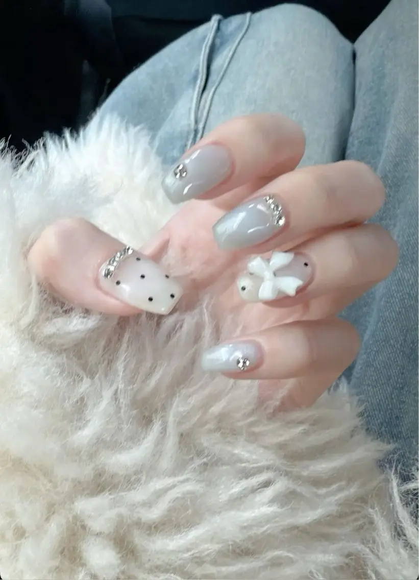 ネイル フレンチネイル キラキラネイル マグネットネイル ミラーネイル ニュアンスネイル Tira Nailのネイルデザイン