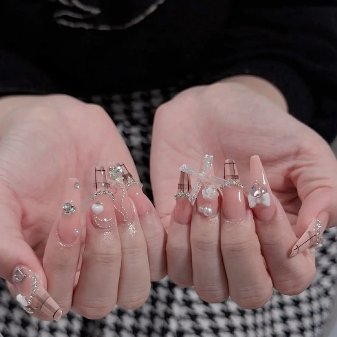 ネイル オーロラネイル クリアネイル 成人式 フラッシュネイル ジェルネイル ハンドネイル Amee Nail Salonのネイルデザイン