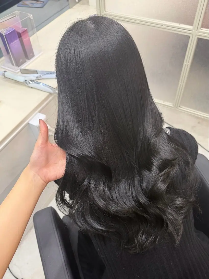 ロング カラー 黒髪 ネイビーカラー カット ヘアカラー トリートメント 韓国ヘア/髪質改善 /natsuki🧸のヘアスタイル