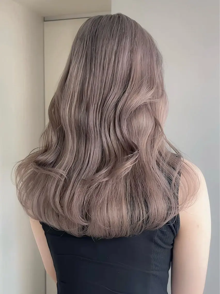 ロング ヘアカラー sia / eruのヘアスタイル