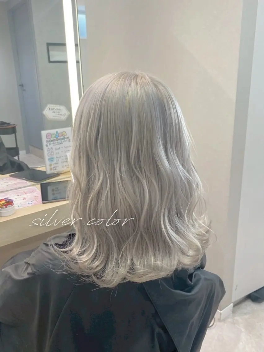 セミロング カラー ブリーチ 透明感カラー シルバー ヘアカラー レイヤーカット/ ヘアカラー/RENAのヘアスタイル