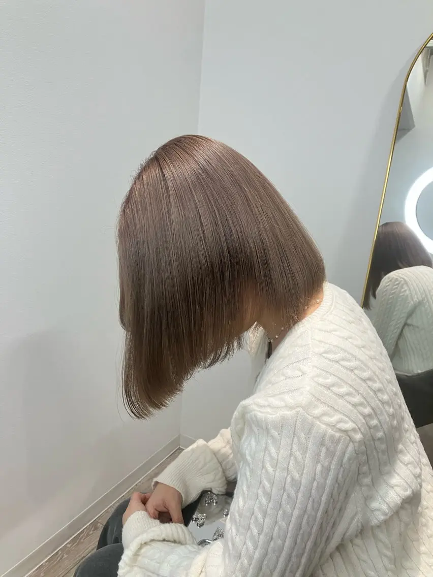 ショート カラー ベージュカラー ミルクティーベージュ 髪質改善/縮毛矯正 /美髪カラー/こてのヘアスタイル
