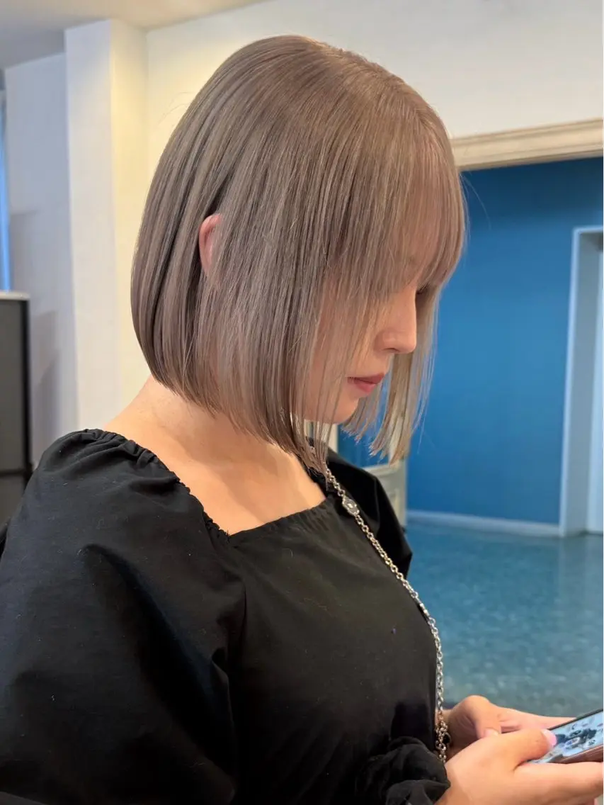 ショート ヘアカラー miyu カット・ハイトーンのヘアスタイル