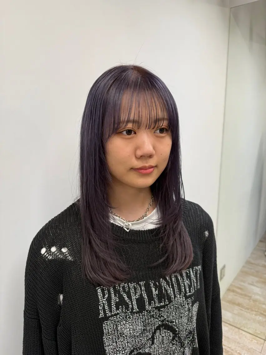ロング カラー ベージュカラー ブリーチ ラベンダーカラー レイヤーカット カットパーマ3000 円/水曜日モデルのヘアスタイル
