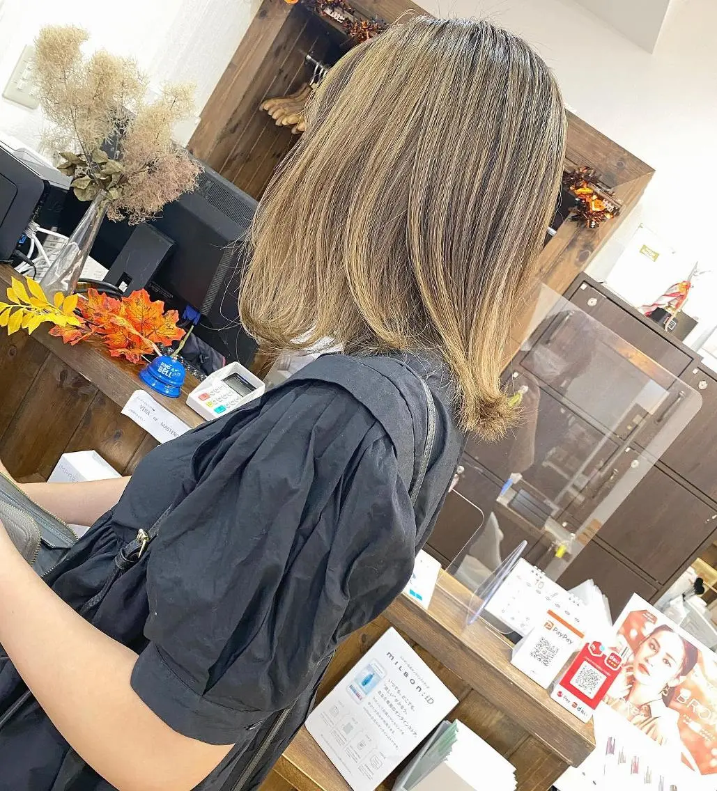 ロング ハイライト 韓国風ヘア レイヤーカット 似合わせカット トリートメント 横浜ブリーチムラ直し ハイトーン/ブリーチのヘアスタイル