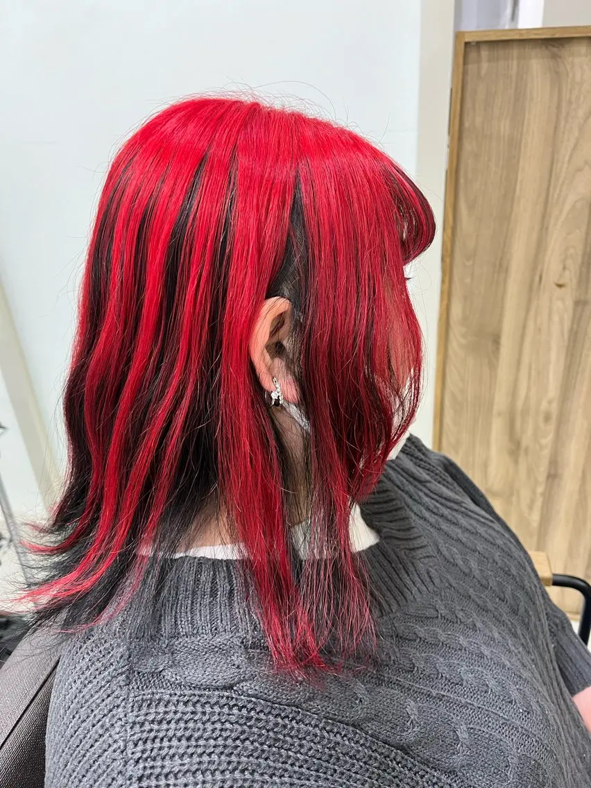 ミディアム ヤマナカ アイリのヘアスタイル