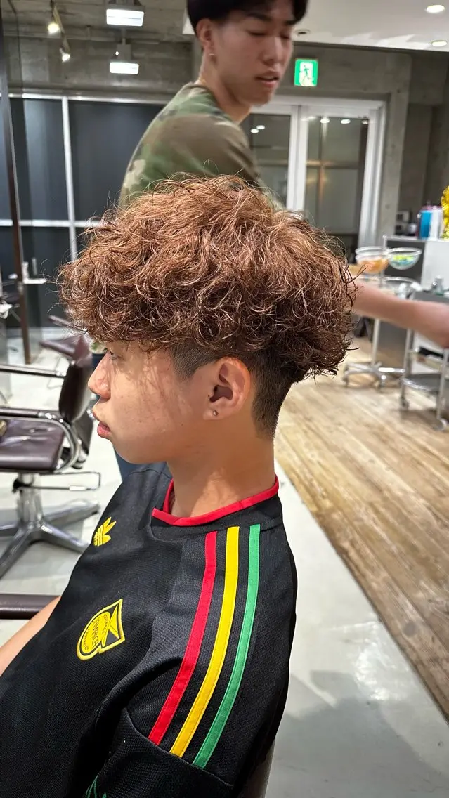 カラー パーマ メンズ カット ヘアカラー パーマ fifth原宿 宮部蓮のヘアスタイル