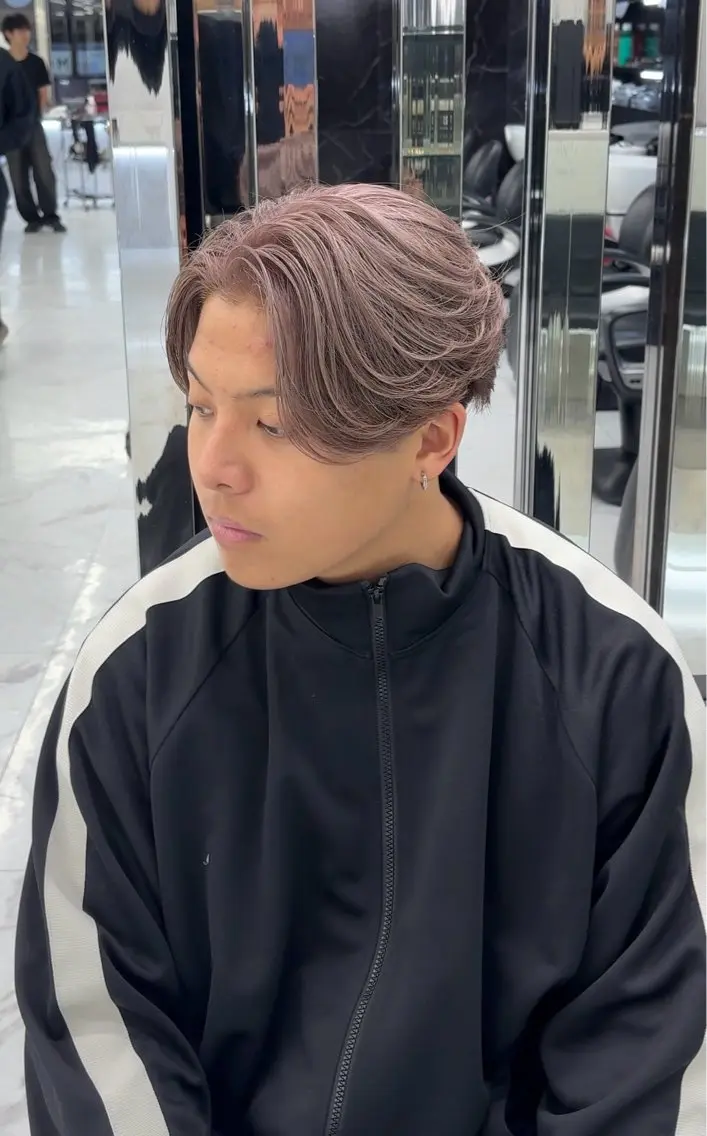 カラー ヘアアレンジ メンズ メンズハイトーン ベージュカラー ハイトーンカラー ヘアカラー 遠藤 幹斗のヘアスタイル