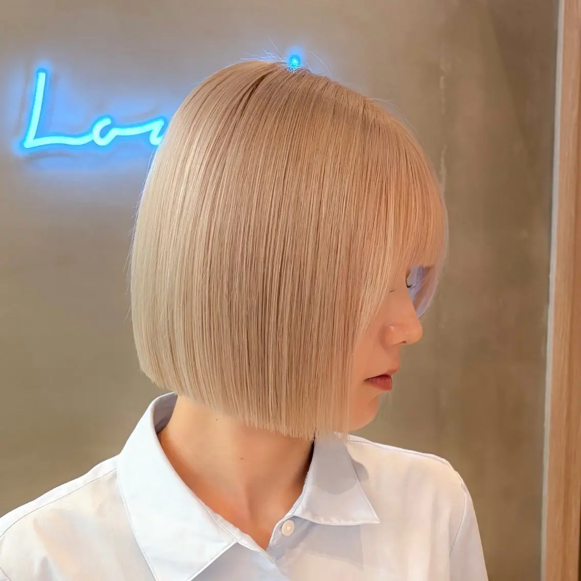 ショート カラー ベージュカラー ブリーチ ホワイトベージュ ヘアカラー トリートメント ♥️ボブ縮毛矯正/暖 色/minami♥️のヘアスタイル
