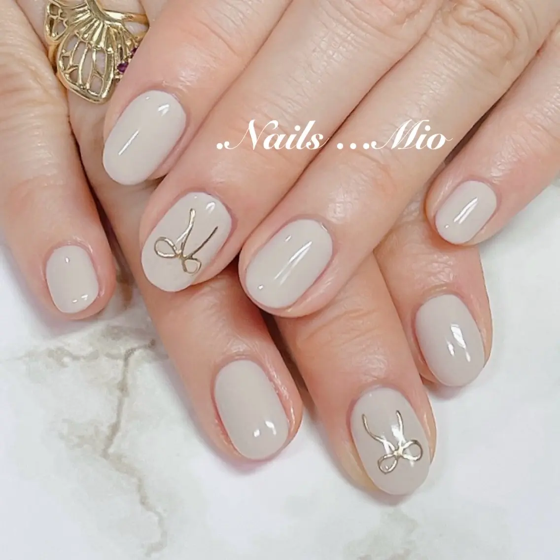 ネイル アートネイル ジェルネイル ワンカラーネイル 赤色 リボン .Nails Mio 赤羽西ネイルサロンのネイルデザイン