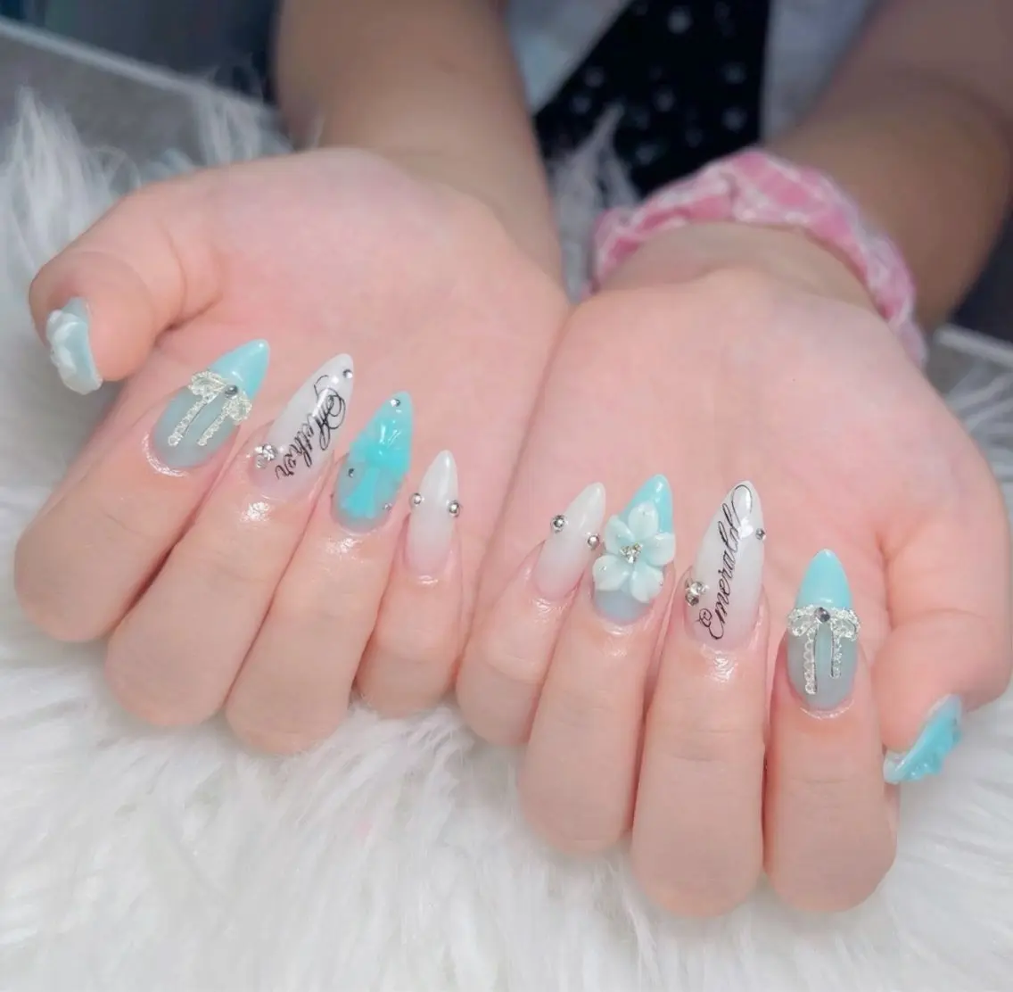 ネイル キラキラネイル マグネットネイル ぷっくりネイル ネイルチップ ワンホンネイル ハンドネイル Lyna 池袋のネイルデザイン