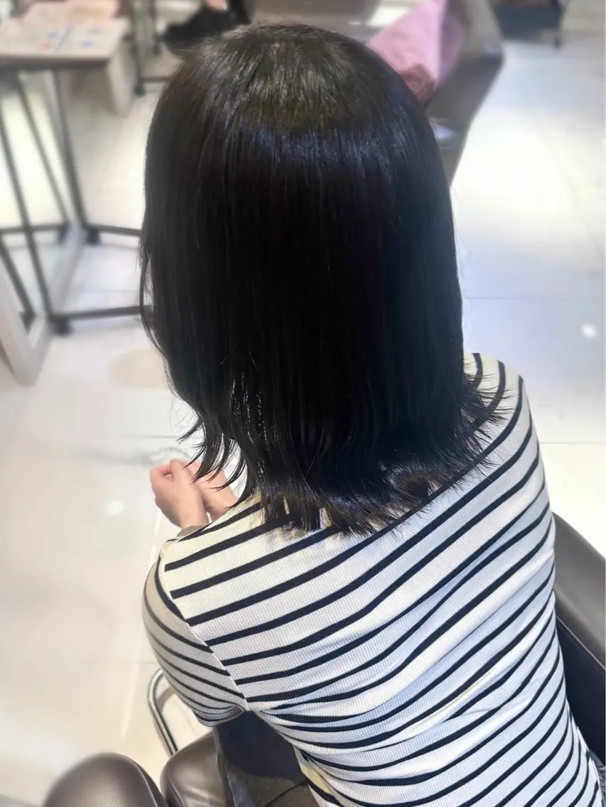 ミディアム ヘアカラー トリートメント 𝐿𝑒𝑒 四ツ橋 𝑅𝐴𝑁𝐴のヘアスタイル