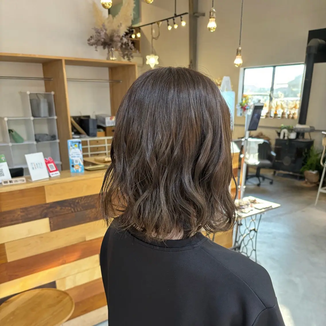 ミディアム カラー ブリーチ グレージュ ブリーチなしカラー オリーブグレージュ オリーブグレー 大西 未来のヘアスタイル