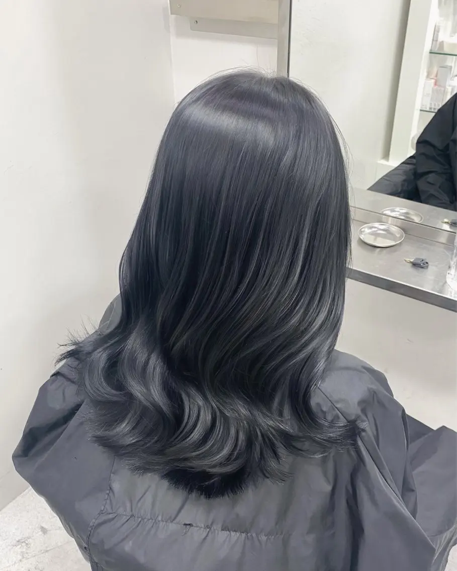 ミディアム カラー ヘアアレンジ ベージュカラー ブリーチ ブラウンカラー 透明感カラー ダークグレー 赤み消し🫧韓国ヘア 🫧藤岡誠也のヘアスタイル