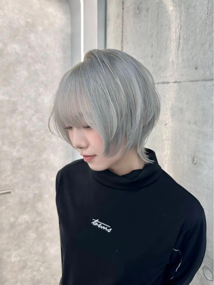 ショート ❤️ハイトーンカラー Qin🤍のヘアスタイル